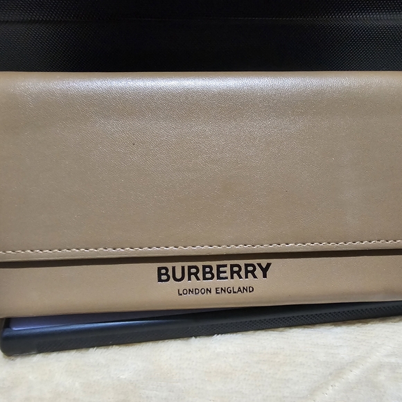 Burberry Accessories - Burberry Tan Leather Wallet